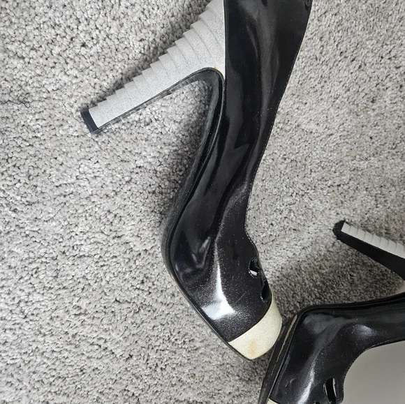 Pre loved authentic Chanel pumps - Picture 9 of 15
